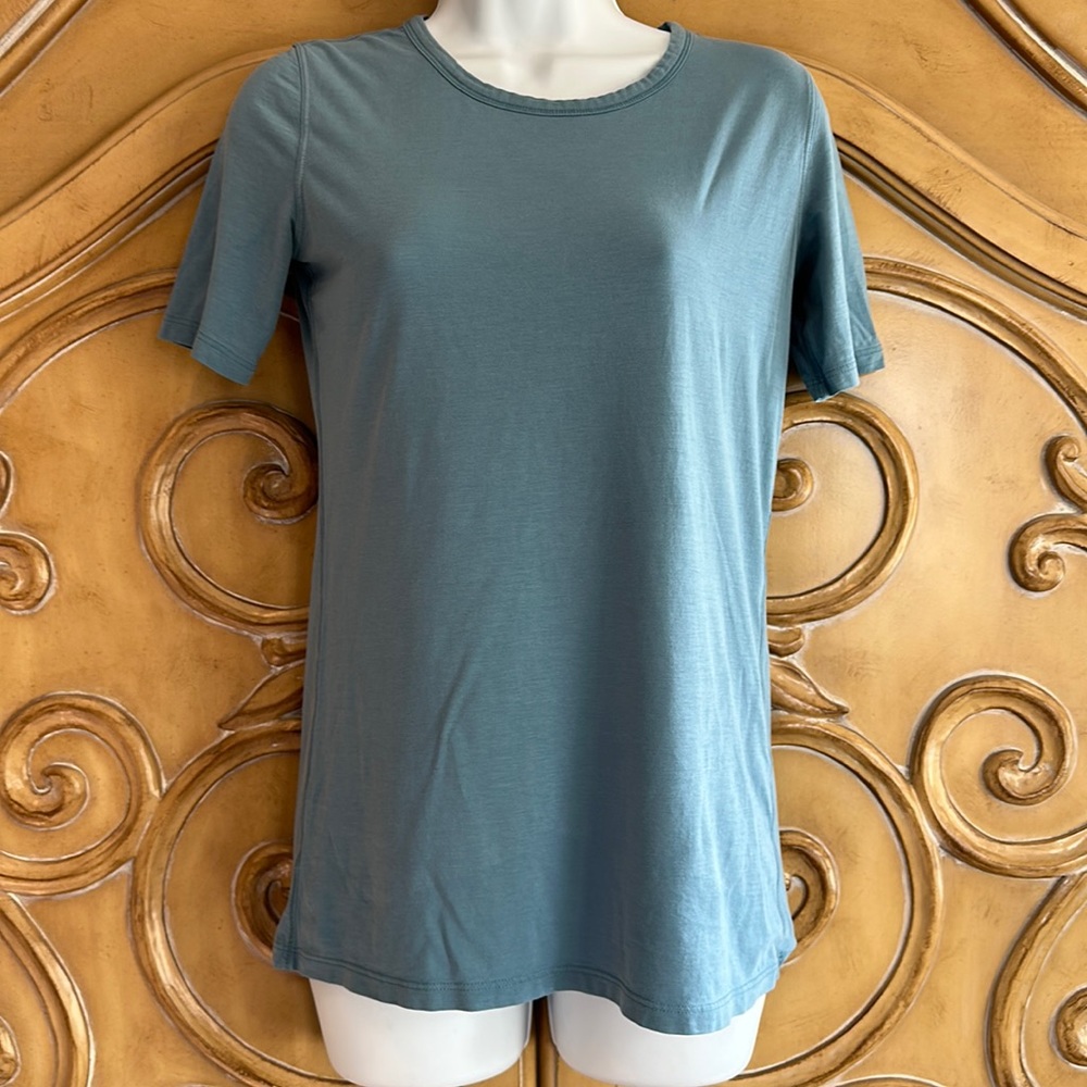 Lululemon teal tee